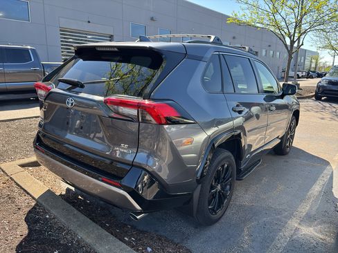 Used 2024 Toyota RAV4 SE image 6