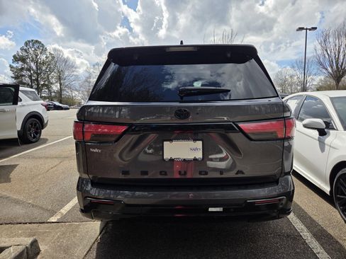 Certified 2024 Toyota Sequoia Platinum image 4