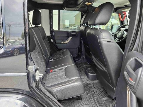 Used 2016 Jeep Wrangler Unlimited Sahara image 11