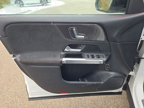 Used 2023 Mercedes-Benz GLB 250 image 21
