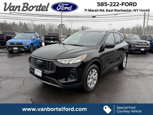 Used 2025 Ford Escape Active w/ Cold Weather Package AWD/4WD image 1