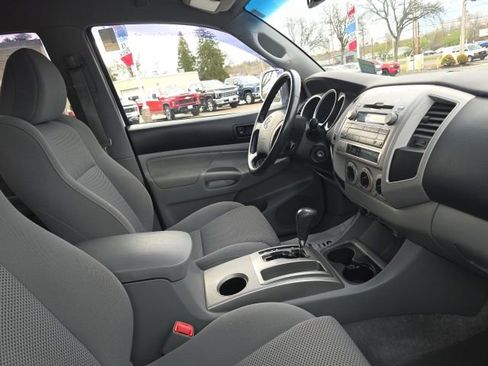 Used 2011 Toyota Tacoma 4x4 Double Cab w/ TRD Sport Pkg image 3