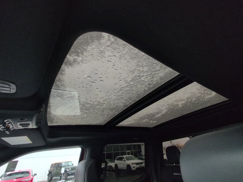 Used 2022 Ford F250 Platinum w/ Tremor Off-Road Package image 31