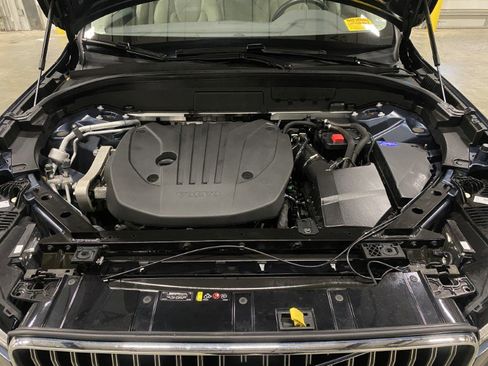 Used 2023 Volvo XC60 B5 Plus FWD image 23