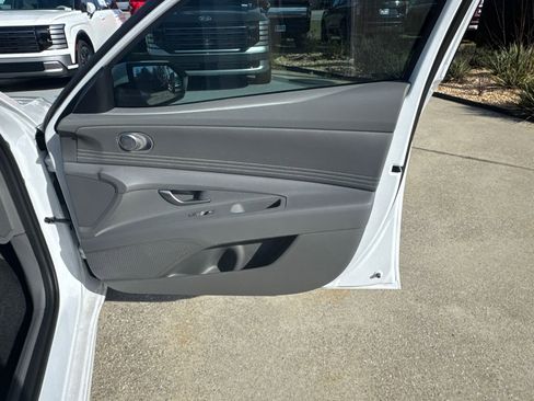 New 2025 Hyundai Elantra SEL image 14