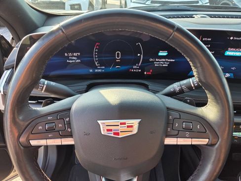 Used 2024 Cadillac XT4 Premium Luxury w/ Technology Package FWD image 31