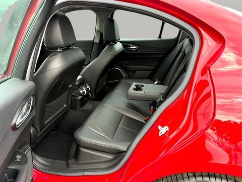 Used 2020 Alfa Romeo Giulia w/ Nero Edizione image 25