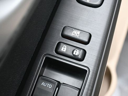 Used 2012 Toyota Camry LE image 13