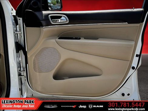 Used 2017 Jeep Grand Cherokee Overland AWD/4WD image 28