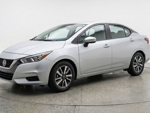 Used 2025 Nissan Versa SV image 3