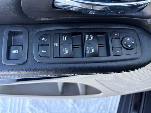 Used 2019 Dodge Grand Caravan SXT image 9