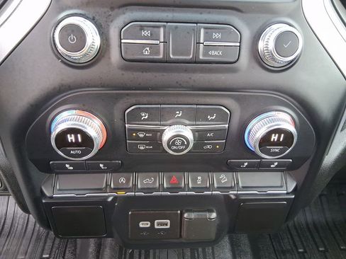 Used 2020 GMC Sierra 1500 SLE w/ SLE Value Package image 16