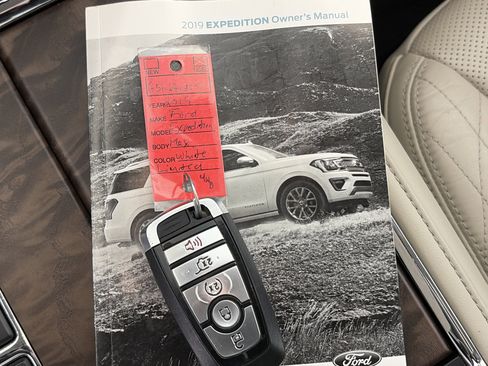 Used 2019 Ford Expedition Max Platinum AWD/4WD image 14