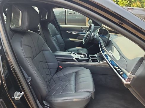 Used 2025 BMW 740i xDrive AWD/4WD image 16