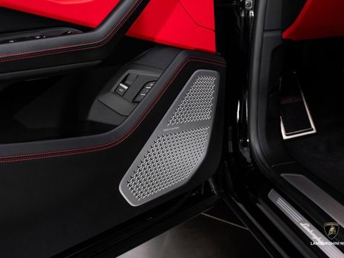 Used 2019 Lamborghini Urus image 25