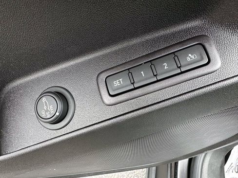 Used 2021 Chevrolet Equinox Premier AWD/4WD image 9