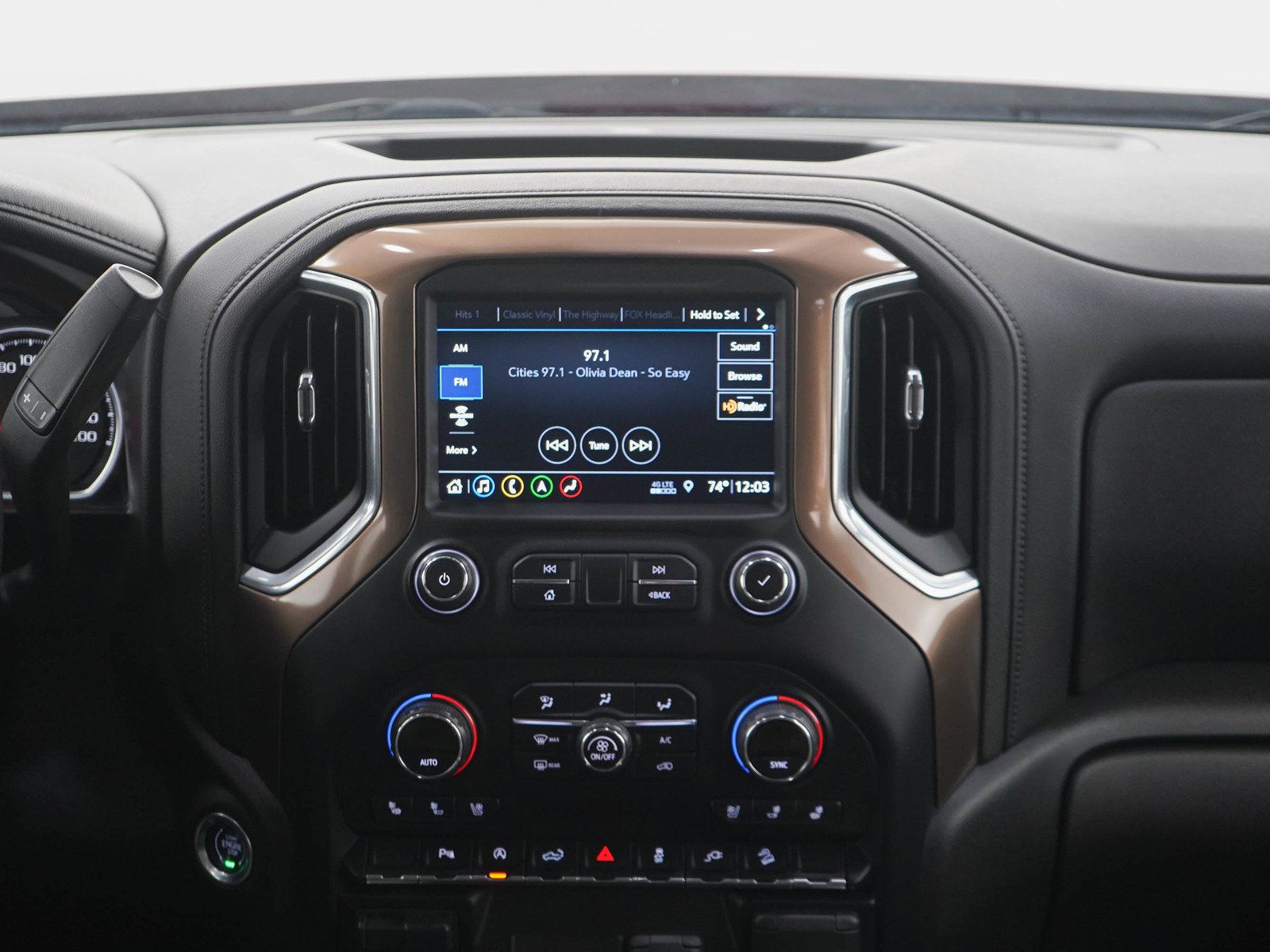 Used 2019 Chevrolet Silverado 1500 High Country w/ Z71 Off-Road Package AWD/4WD image 16