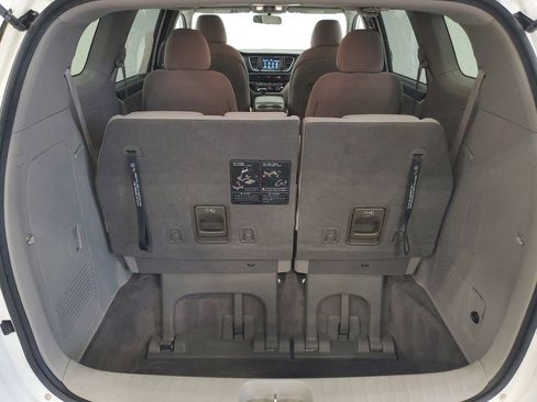 Used 2019 Kia Sedona LX image 23