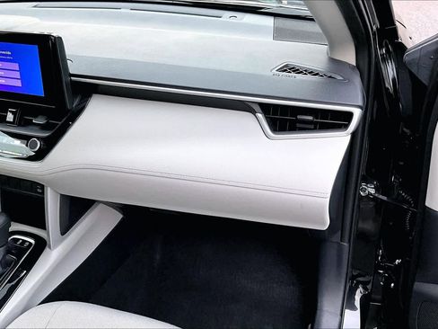 Certified 2025 Toyota Corolla Cross L image 18