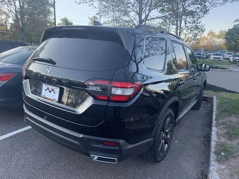 Used 2025 Honda Pilot Sport image 6
