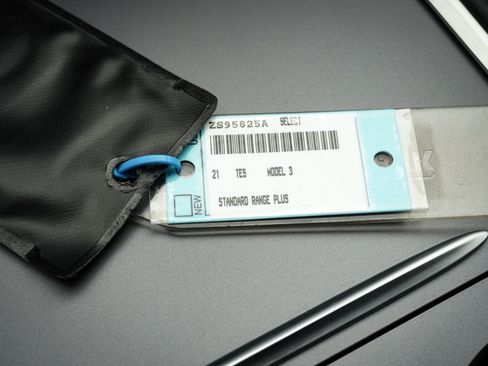 Used 2021 Tesla Model 3 Standard Range Plus image 34