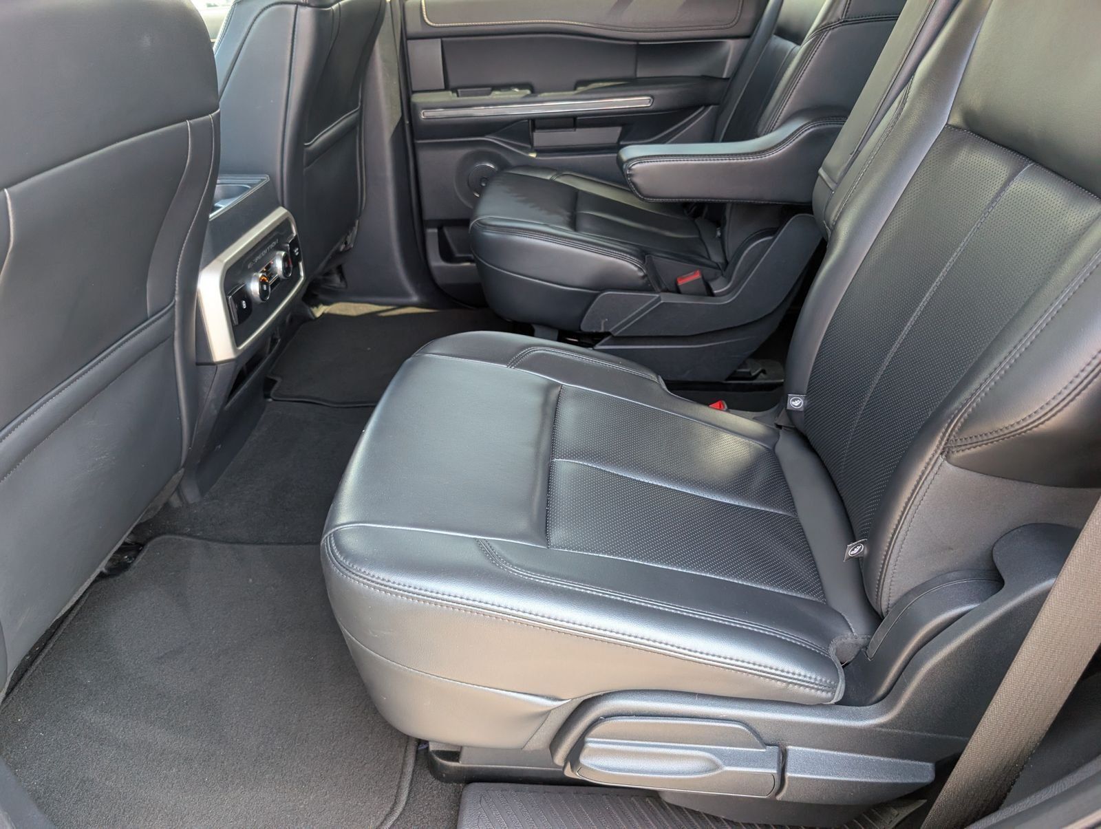 Used 2024 Ford Expedition XLT RWD image 31