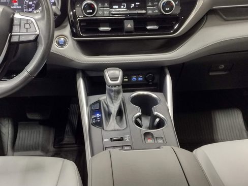 Used 2022 Toyota Highlander XLE image 42
