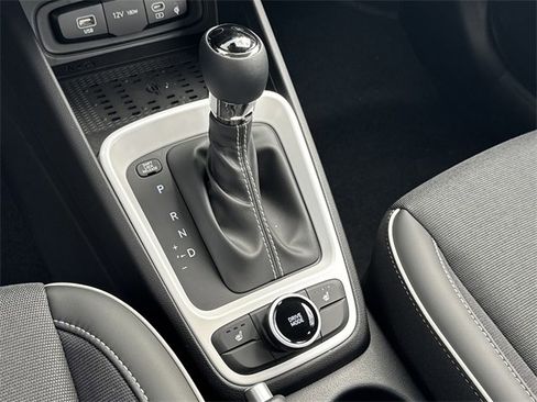 New 2025 Hyundai Venue Limited image 25