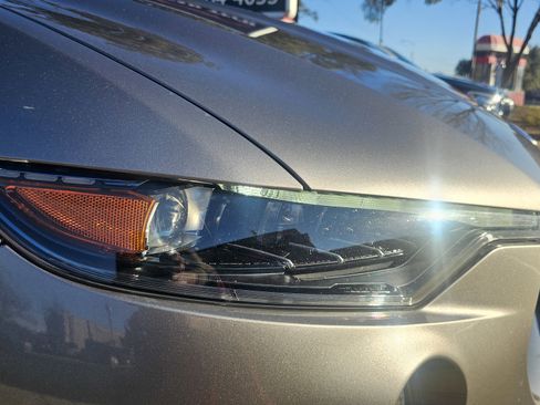 Used 2021 Maserati Levante GranLusso image 12