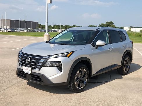 Used 2025 Nissan Rogue SV FWD image 9