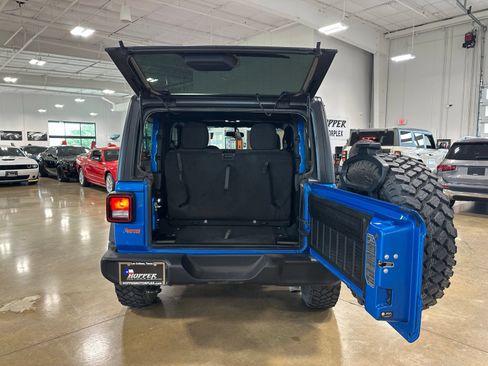 Used 2022 Jeep Wrangler Sport AWD/4WD image 32