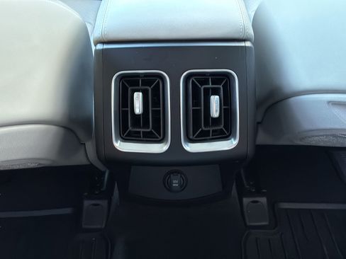Used 2025 Kia Sorento S w/ Panoramic Sunroof Package FWD image 17
