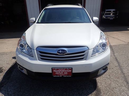 Used 2011 Subaru Outback 2.5i Premium w/ All-Weather Pkg AWD/4WD image 3
