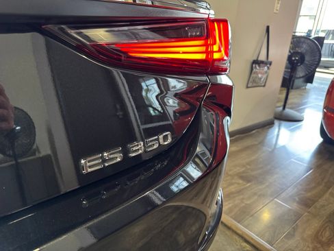 Used 2024 Lexus ES 350 w/ Accessory Package (Z2) FWD image 19