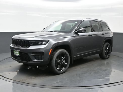 New 2025 Jeep Grand Cherokee Altitude AWD/4WD image 2