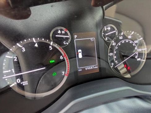 Used 2020 Lexus GX 460 Premium image 11