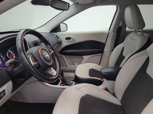 Used 2018 Jeep Compass Latitude image 17