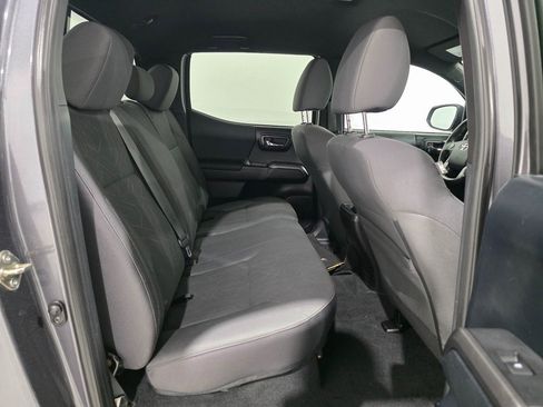 Used 2016 Toyota Tacoma TRD Sport image 24