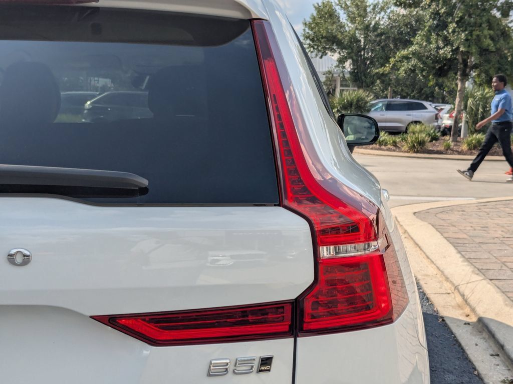 Certified 2024 Volvo XC60 B5 Ultimate w/ Protection Package Premier AWD/4WD image 13