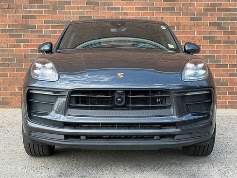 Certified 2025 Porsche Macan AWD/4WD image 10