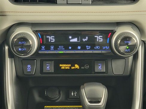 Used 2019 Toyota RAV4 XLE Premium image 22