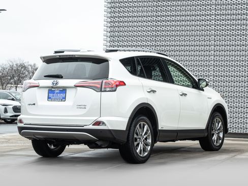 Used 2017 Toyota RAV4 Limited image 4