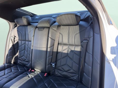 Used 2023 BMW 740i image 20