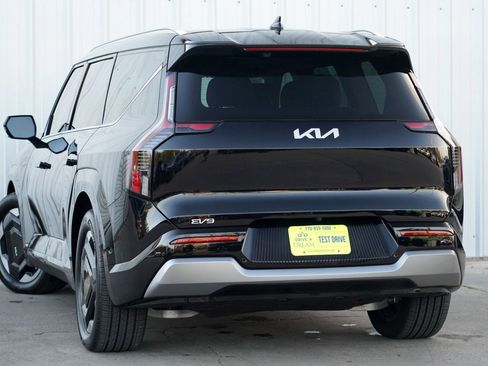 Used 2026 Kia EV9 Land image 6