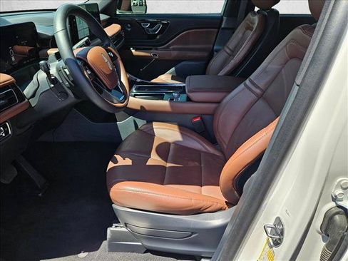 Used 2025 Lincoln Aviator Reserve w/ Jet Appearance Package AWD/4WD image 15