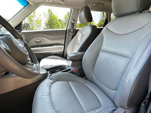 Used 2016 Kia Soul EV + w/ Sun & Fun Package FWD image 12