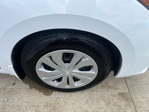 Used 2020 Nissan Versa S FWD image 22