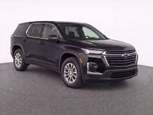 Used 2022 Chevrolet Traverse LS FWD image 2
