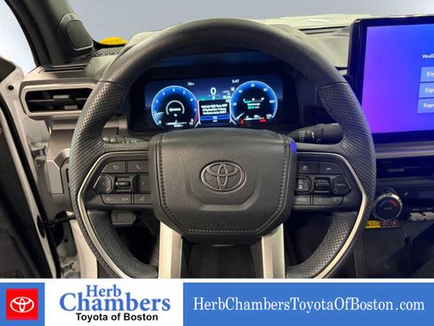 Used 2025 Toyota Tacoma TRD Sport w/ TRD Sport Upgrade Package AWD/4WD image 18