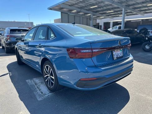 Used 2026 Volkswagen Jetta SE FWD image 3